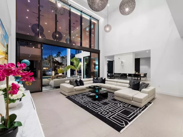 Дом в аренду по адресу 1400 Bayview Dr - фото 5772202