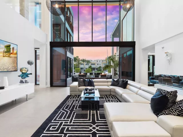 Дом в аренду по адресу 1400 Bayview Dr - фото 5772203