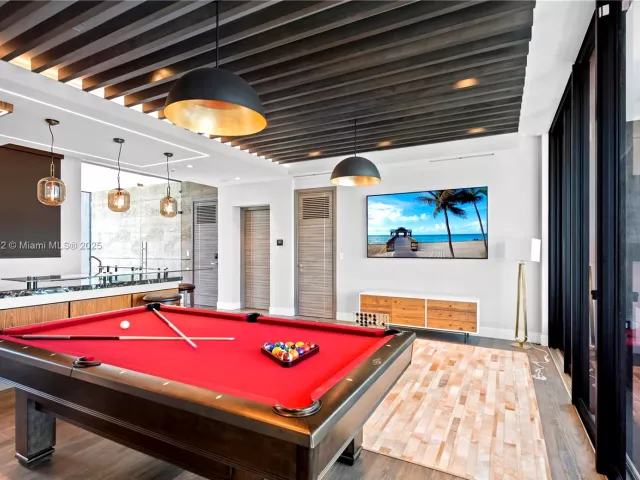 Дом в аренду по адресу 1400 Bayview Dr - фото 5772190