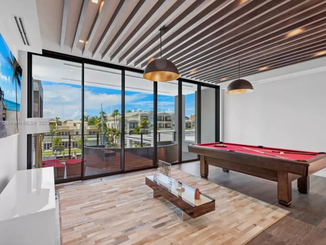 Дом в аренду по адресу 1400 Bayview Dr - фото 5772191