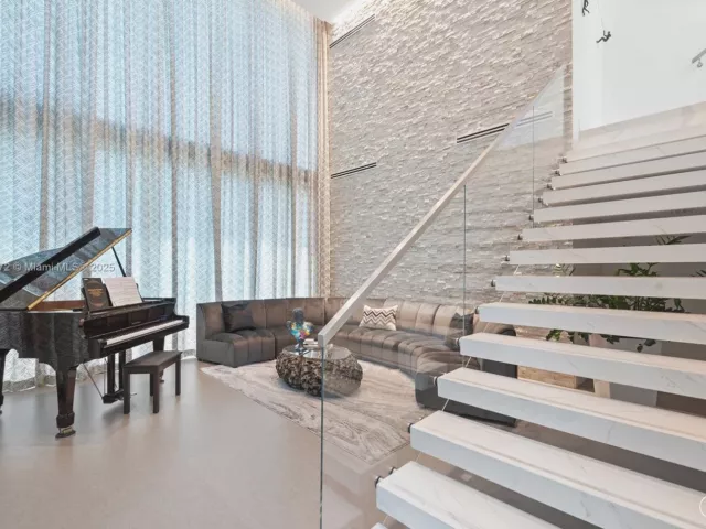 Дом в аренду по адресу 1400 Bayview Dr - фото 5772194