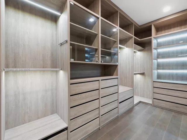 Дом в аренду по адресу 1400 Bayview Dr - фото 5772186