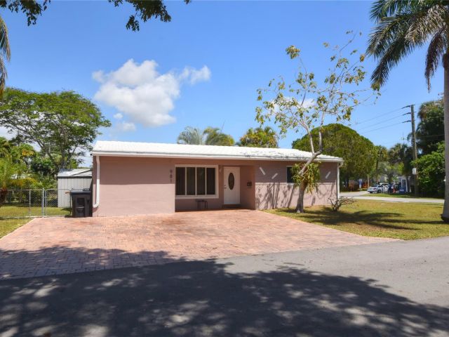 Продажа дома по адресу 981 SW 32nd St - фото 5891035