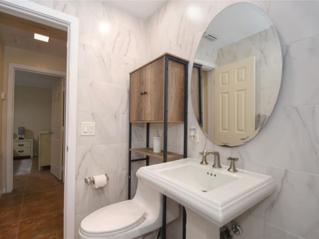 Продажа дома по адресу 981 SW 32nd St - фото 5891042