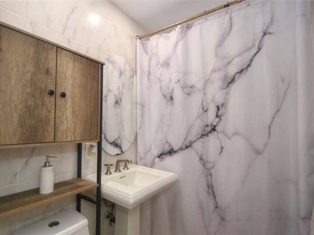 Продажа дома по адресу 981 SW 32nd St - фото 5891043