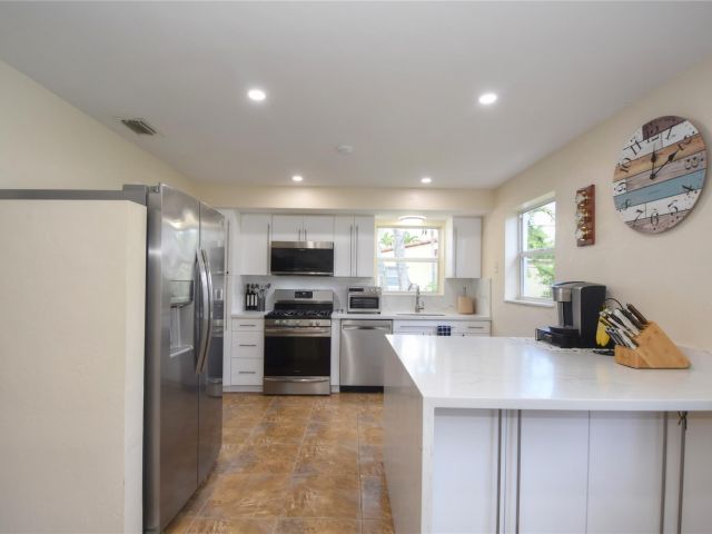 Продажа дома по адресу 981 SW 32nd St - фото 5891047