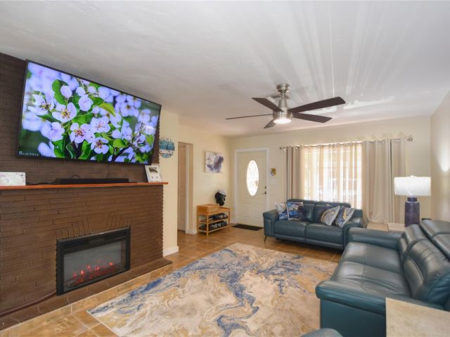 Продажа дома по адресу 981 SW 32nd St - фото 5891049