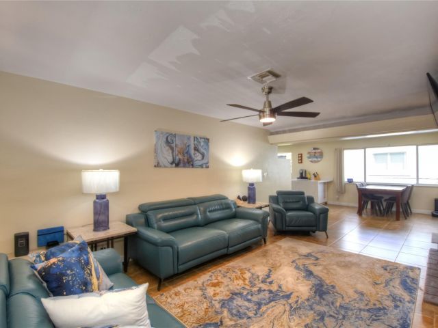 Продажа дома по адресу 981 SW 32nd St - фото 5891050