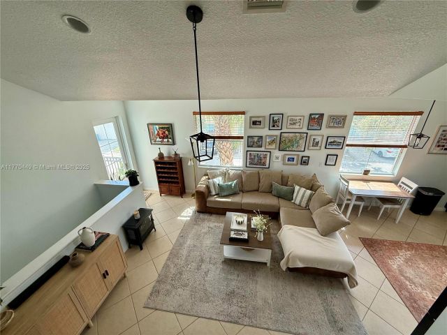 Продажа дома по адресу 2977 St John Dr - фото 5777281