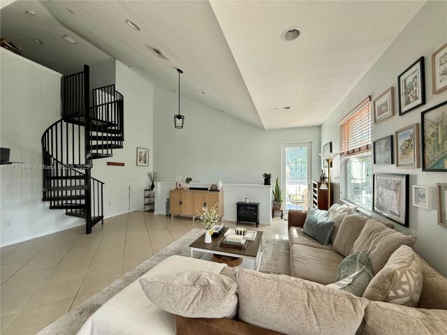 Продажа дома по адресу 2977 St John Dr - фото 5777285