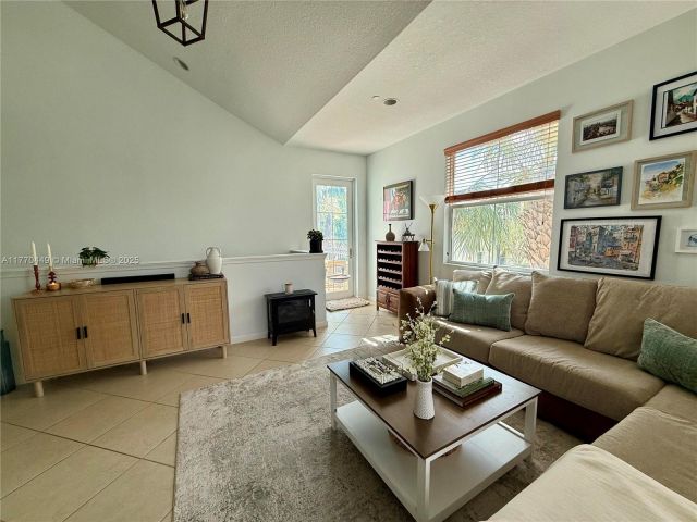 Продажа дома по адресу 2977 St John Dr - фото 5777286