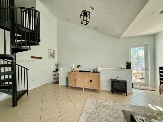 Продажа дома по адресу 2977 St John Dr - фото 5777287