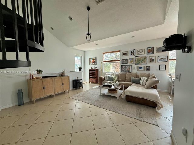 Продажа дома по адресу 2977 St John Dr - фото 5777288