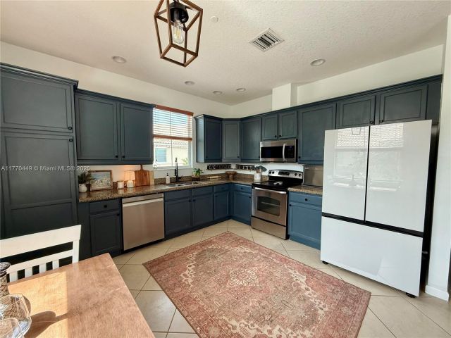 Продажа дома по адресу 2977 St John Dr - фото 5777289