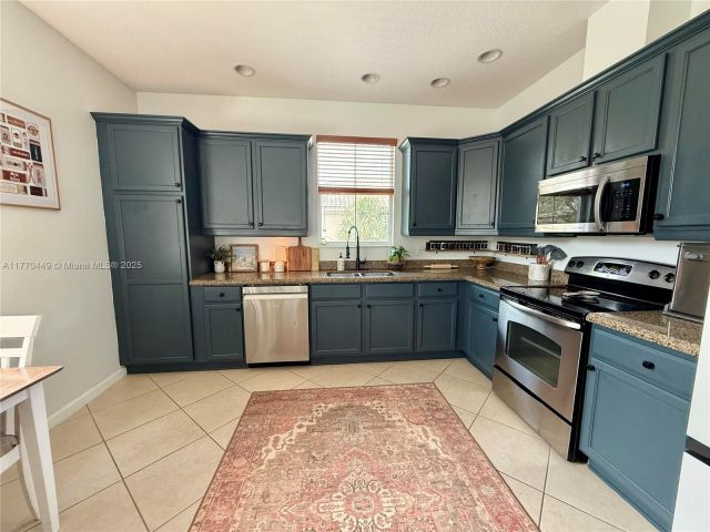 Продажа дома по адресу 2977 St John Dr - фото 5777291