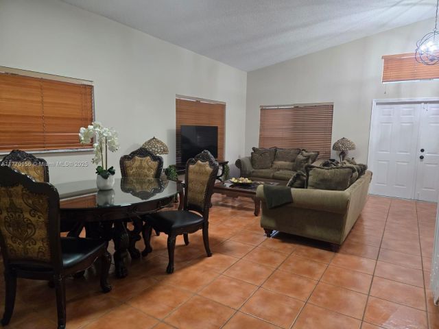 Продажа дома по адресу 24911 SW 120th Pl - фото 5794842