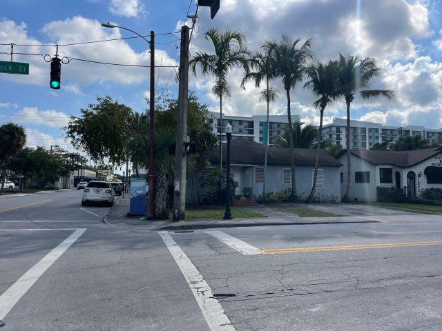 Продажа дома по адресу 2000 Polk St - фото 5823406