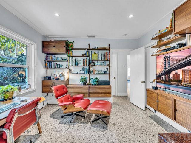 Продажа дома по адресу 1600 NE 16th St - фото 5780581