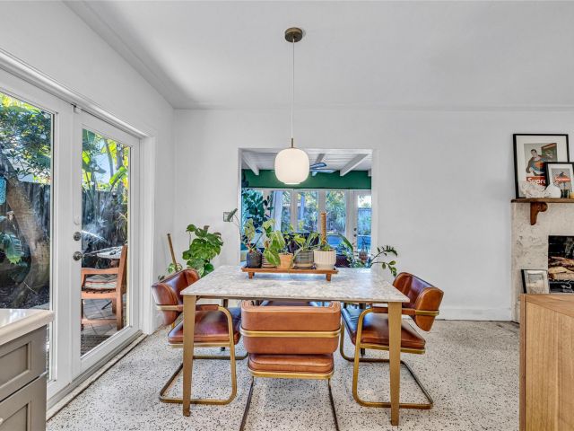 Продажа дома по адресу 1600 NE 16th St - фото 5780583