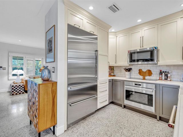 Продажа дома по адресу 1600 NE 16th St - фото 5780584