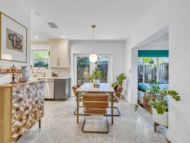 Продажа дома по адресу 1600 NE 16th St - фото 5780590