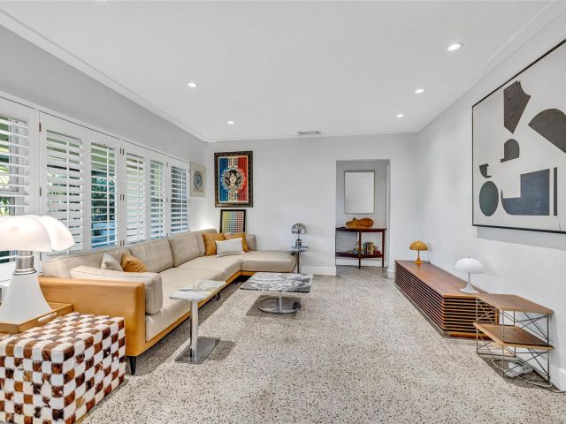 Продажа дома по адресу 1600 NE 16th St - фото 5780591