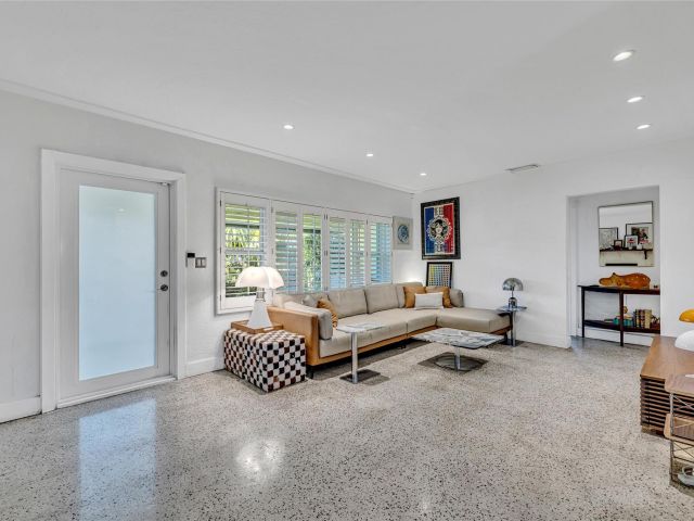 Продажа дома по адресу 1600 NE 16th St - фото 5780594