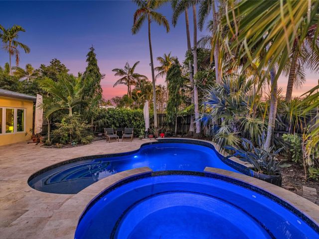 Продажа дома по адресу 1600 NE 16th St - фото 5780596