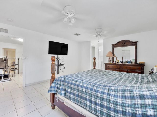 Продажа дома по адресу 25600 SW 197th Ave - фото 5779159