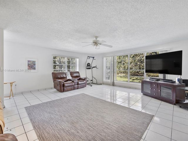 Продажа дома по адресу 25600 SW 197th Ave - фото 5779169