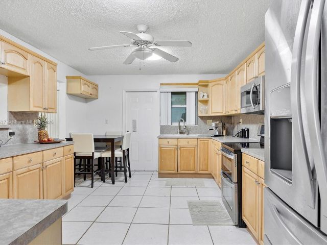 Продажа дома по адресу 25600 SW 197th Ave - фото 5779171