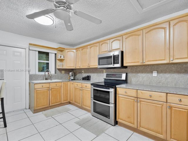 Продажа дома по адресу 25600 SW 197th Ave - фото 5779172