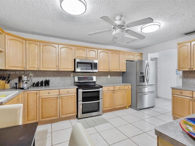 Продажа дома по адресу 25600 SW 197th Ave - фото 5779174