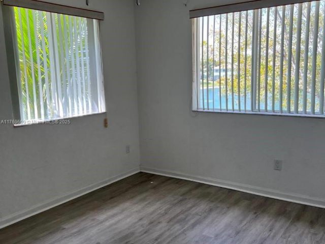 Дом в аренду по адресу 2712 SE 15th Pl 148 - фото 5788165