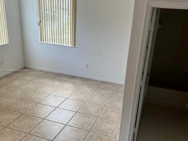 Дом в аренду по адресу 2712 SE 15th Pl 148 - фото 5788166