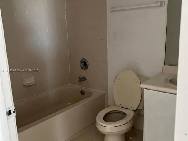 Дом в аренду по адресу 2712 SE 15th Pl 148 - фото 5788168