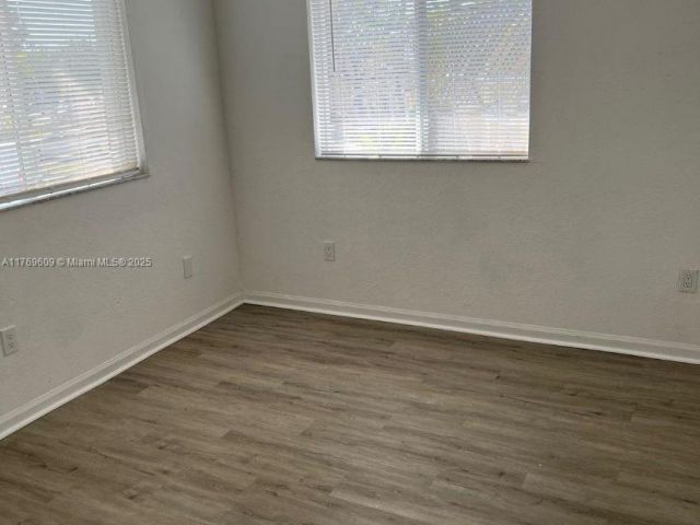 Дом в аренду по адресу 2712 SE 15th Pl 148 - фото 5788169