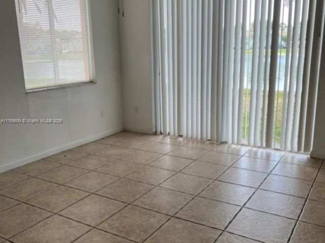 Дом в аренду по адресу 2712 SE 15th Pl 148 - фото 5788172