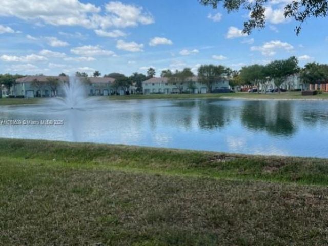 Дом в аренду по адресу 2712 SE 15th Pl 148 - фото 5788175