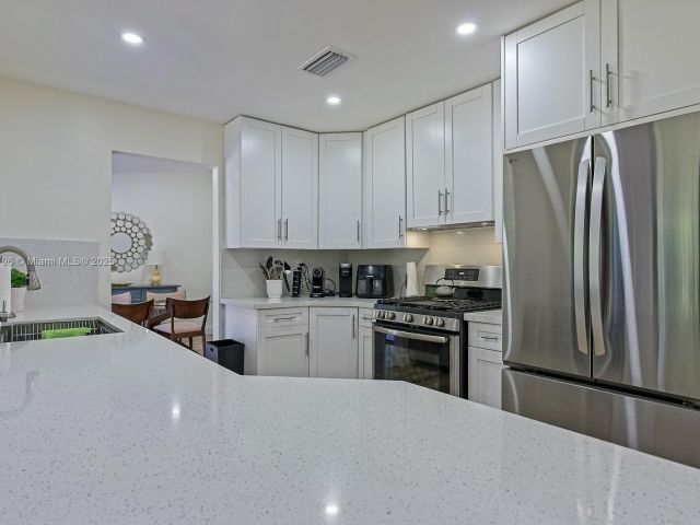 Продажа дома по адресу 10900 SW 124th Rd - фото 5780520