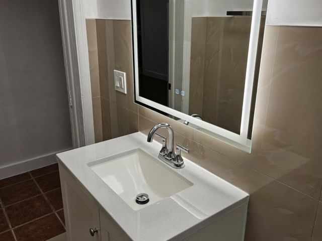 Продажа дома по адресу 701 SW 8th Avenue - фото 6656907