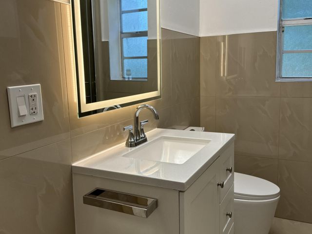 Продажа дома по адресу 701 SW 8th Avenue - фото 6656909