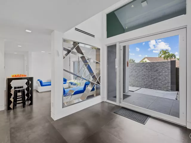 Продажа дома по адресу 7047 San Sebastian Circle - фото 9379444