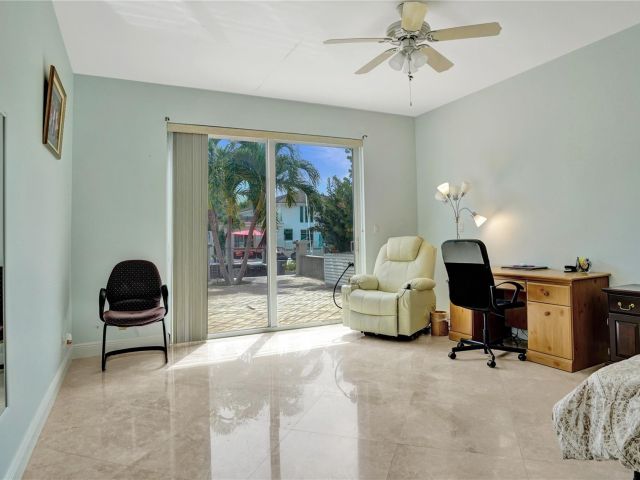 Продажа дома по адресу 3100 NE 47th St - фото 5795444