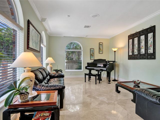 Продажа дома по адресу 3100 NE 47th St - фото 5795446