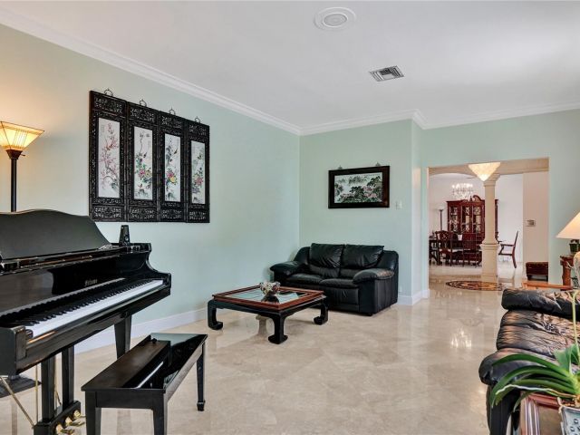 Продажа дома по адресу 3100 NE 47th St - фото 5795447