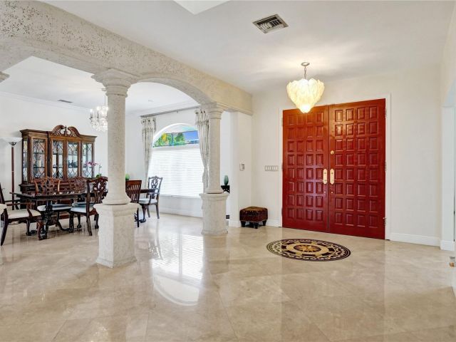 Продажа дома по адресу 3100 NE 47th St - фото 5795452