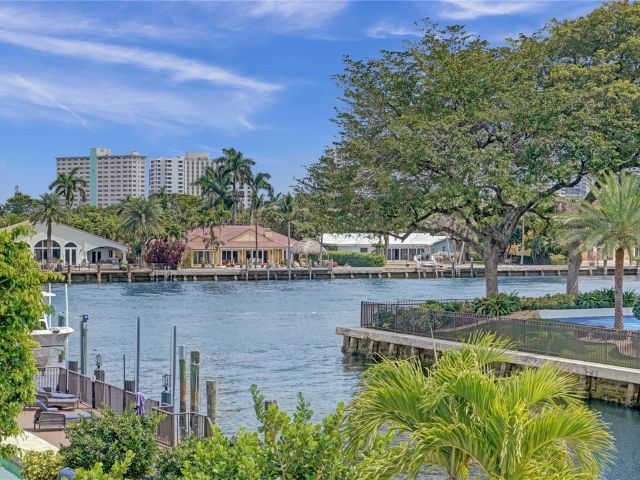 Продажа дома по адресу 3100 NE 47th St - фото 5795454