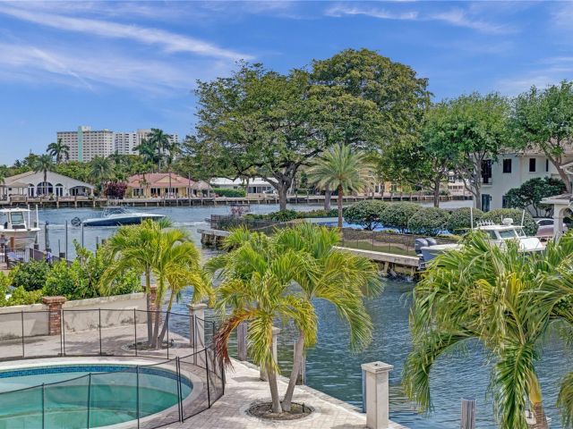 Продажа дома по адресу 3100 NE 47th St - фото 5795455