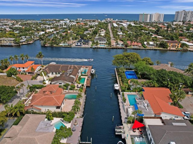 Продажа дома по адресу 3100 NE 47th St - фото 5795457